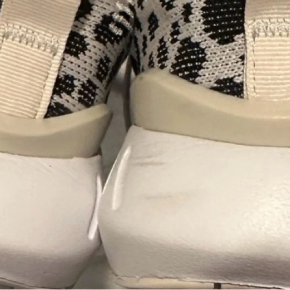 Adidas Women's 8.5/ kids 7 Leopard Print slide on Sneakers worn once b & w - Picture 9 of 10